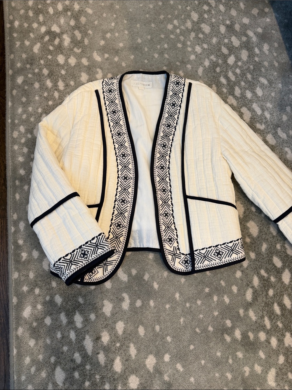 Elegant Cream Embroidered Open-Front Jacket - Women - Zara size xs/s